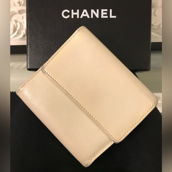 Authentic Chanel CC Logo White Caviar Leather Tri-Fold Compact Vintage Wallet - Picture 4 of 12